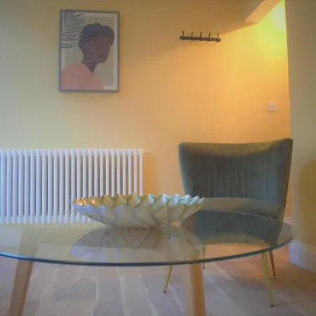 Escape 2 Unwind, At The Carinya - Sleeps 6 Holiday home
