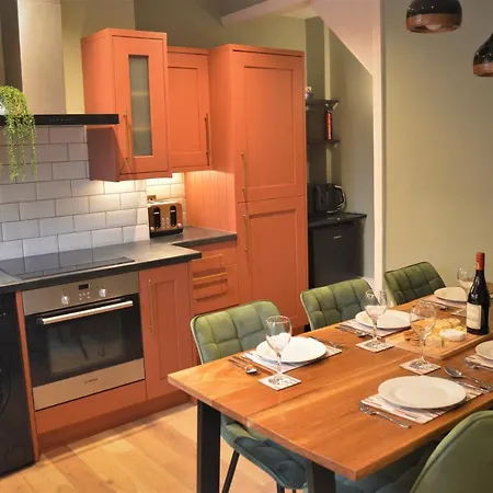Escape 2 Unwind, At The Carinya - Sleeps 6 Holiday home
