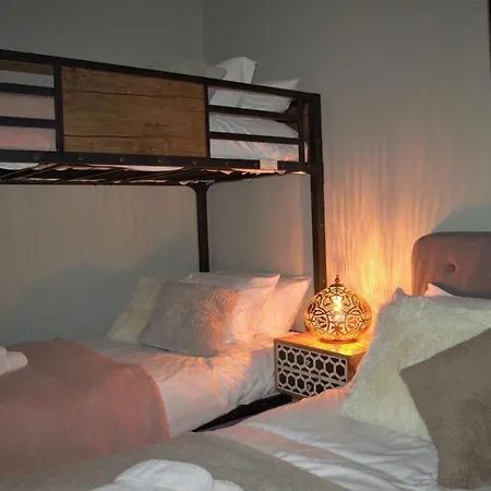 Holiday home Escape 2 Unwind, At The Carinya - Sleeps 6 *
